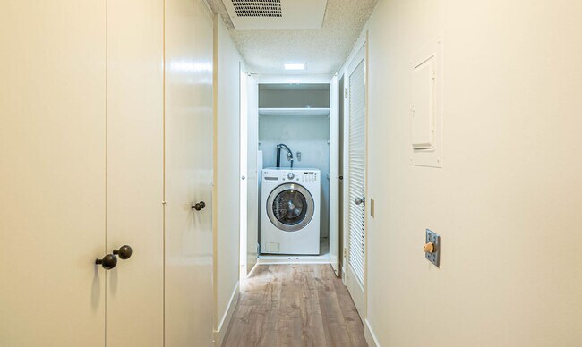 In-unit washer - 1025 N Kings Rd