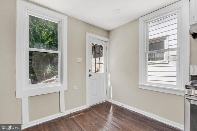 Foto del edificio - 3 Bedroom Duplex in Penbrook Boro.