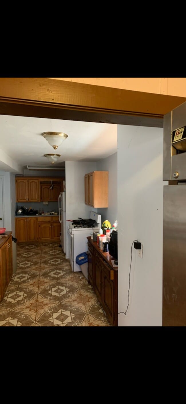 Building Photo - 340 kibler unit a