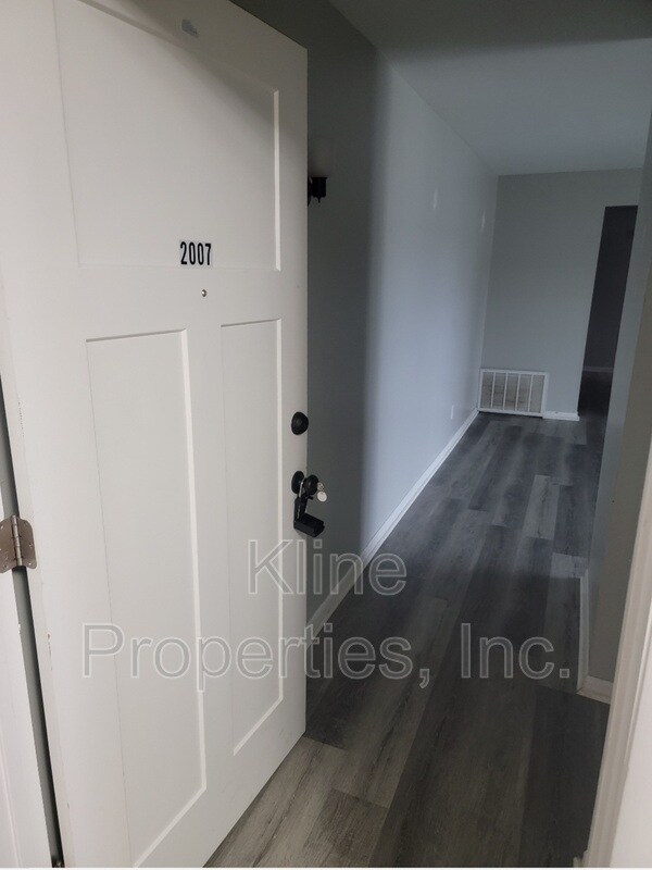 628 Wooddale Terrace Unit Apt 2007, Greenwood, IN 46142 Condo for