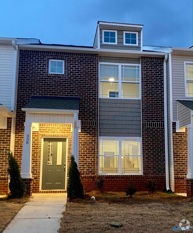 The Promenade At River Landing Apartments for Rent with a Garage