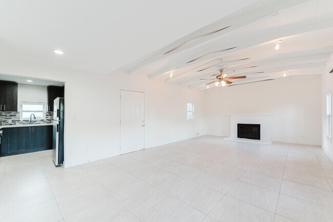 Foto del edificio - 364 E Palmetto Park Rd