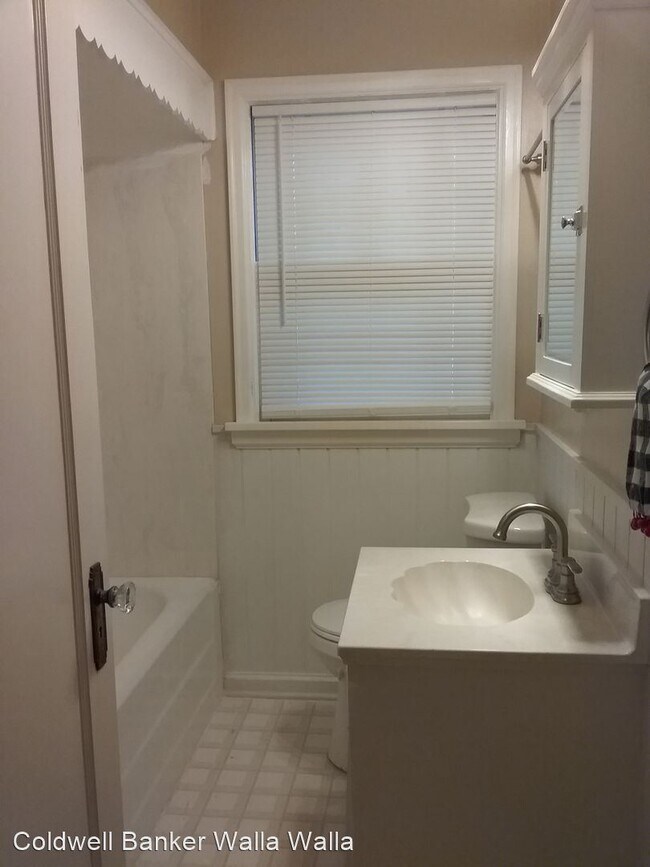 Foto del edificio - 3 br, 1 bath House - 504 E Chestnut St.