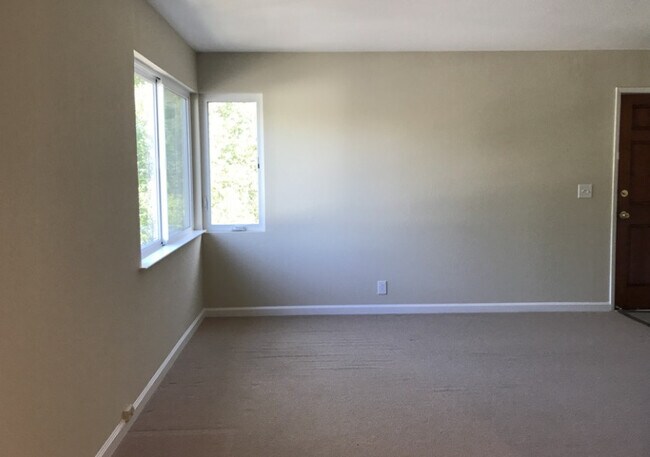 Building Photo - 475 Margarita Ave