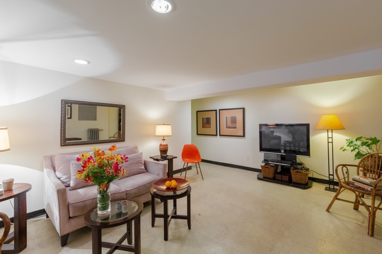 1304 St Lawrence Ave Unit GARDEN, The Bronx, NY 10472 Apartment for