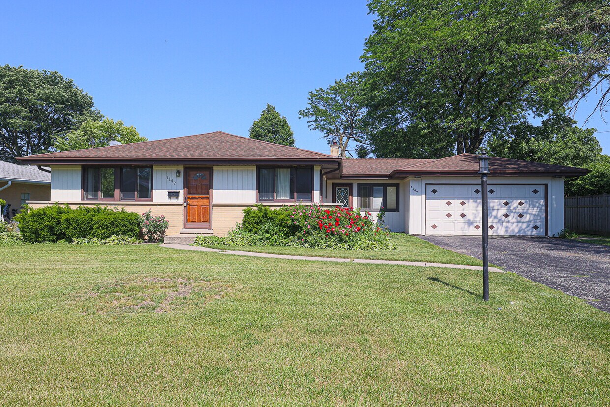 Primary Photo - 1147 Prairie Lawn Rd