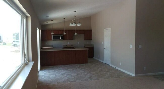 Foto del edificio - Charming 3-Bedroom Home in West Lafayette with 2-Car Garage & Washer/Dryer
