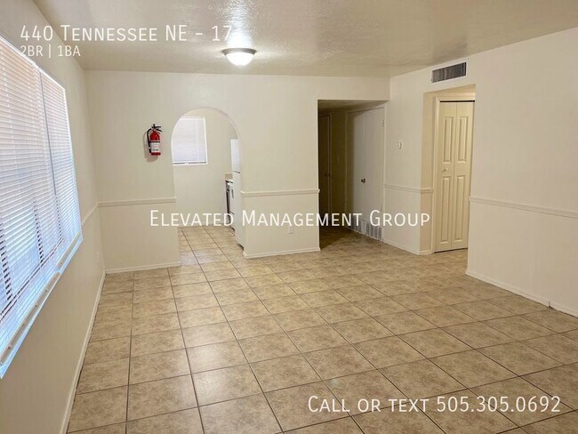 Building Photo - Beautiful Updated 2 Bedroom Unit Ready for...