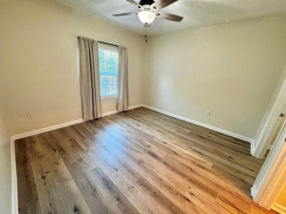Foto principal - 1300 Park W Blvd