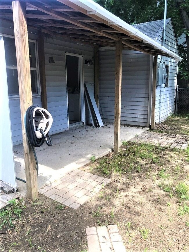 Building Photo - Cute Cozy: Completely Updated must see to ...