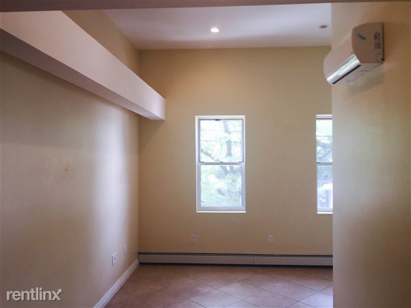Primary Photo - 2021 Steinway St