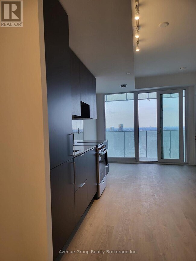 Photo du bâtiment - 3900 Confederation Pkwy