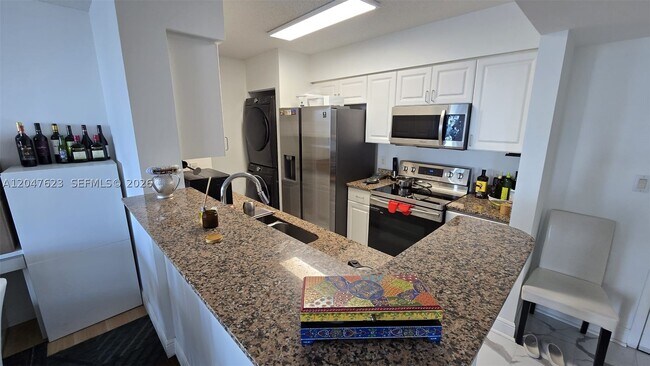 Building Photo - 1155 Brickell Bay Dr