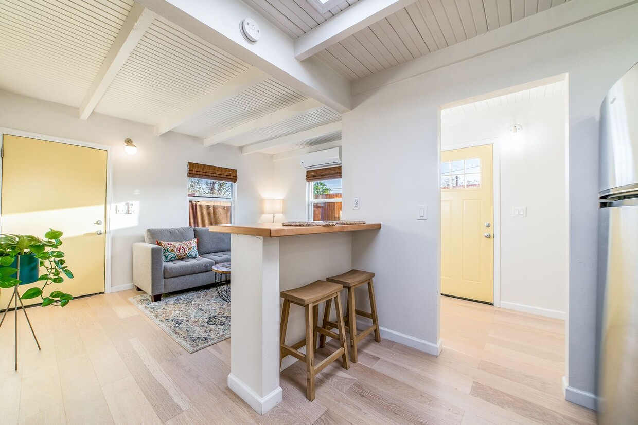 Primary Photo - Charming 1-bedroom, 1-bathroom