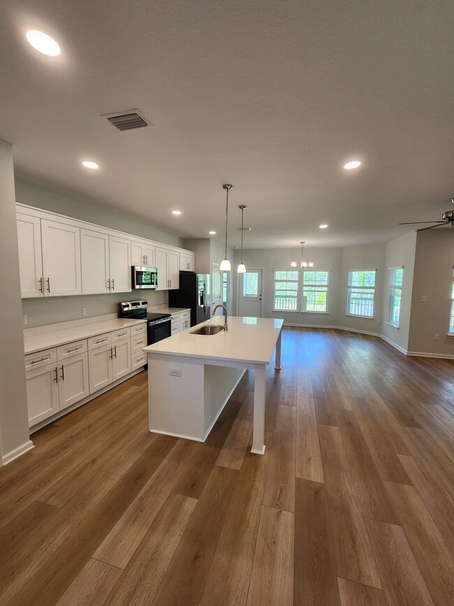 Building Photo - 102 Riverwalk Cir