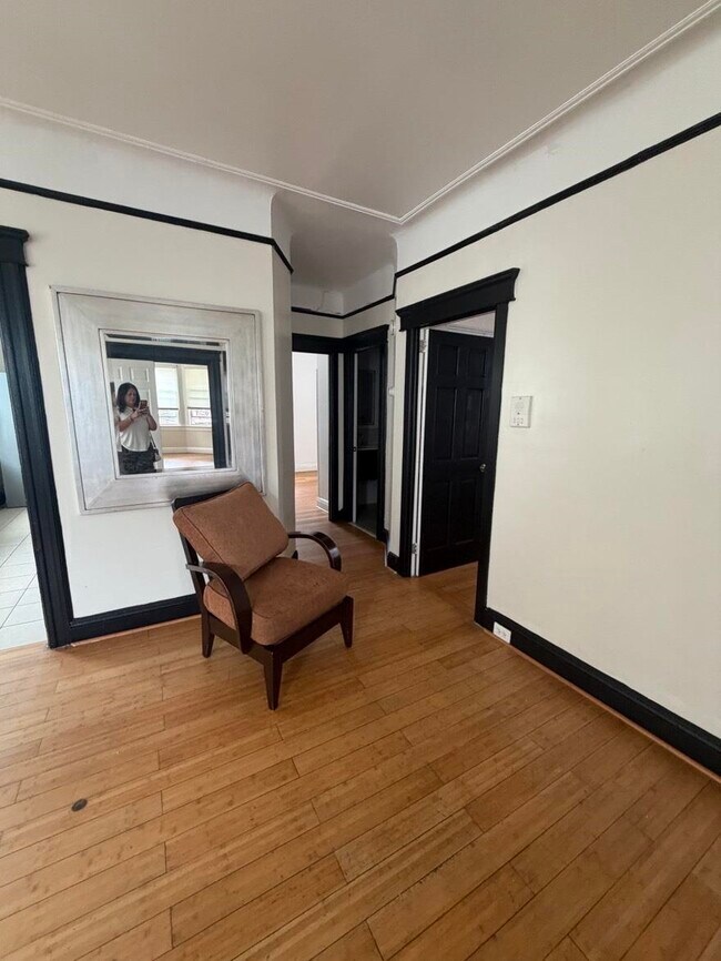 Building Photo - 425 75th St