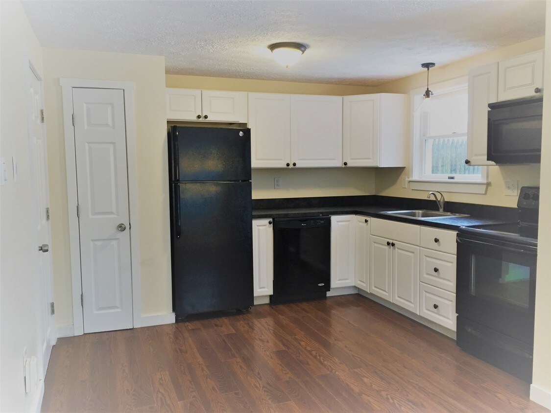 29 Munroe Ln, Topsham, ME 04086 Condo for Rent in Topsham, ME