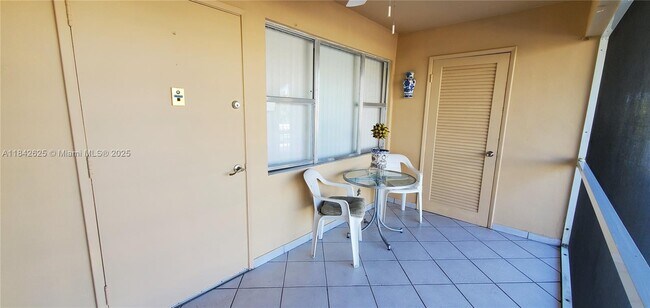 Foto del edificio - 250 Layne Blvd