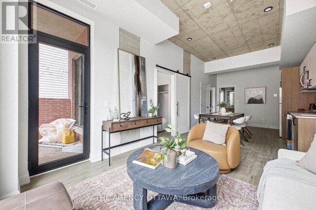 Building Photo - 56 Bayswater Ave