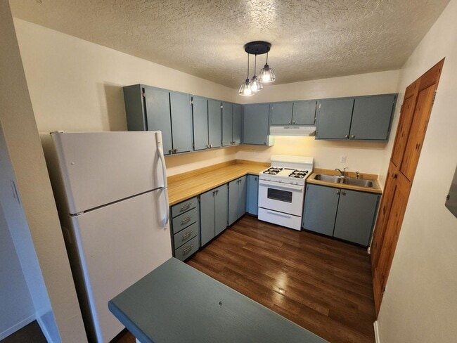 Foto del edificio - 1715 Siri Dharma Ct