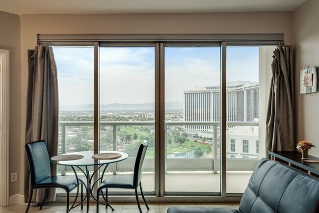 Building Photo - Turnberry Towers 1904E-Strip/Golf/City Views from this Fully Furnished 1Bd Residence