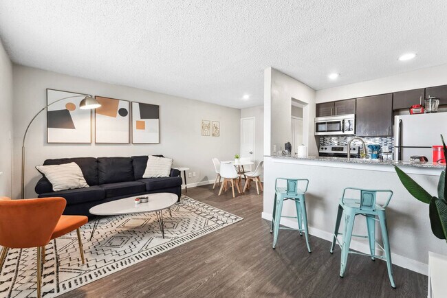 Foto del edificio - 2101 Elmont Dr