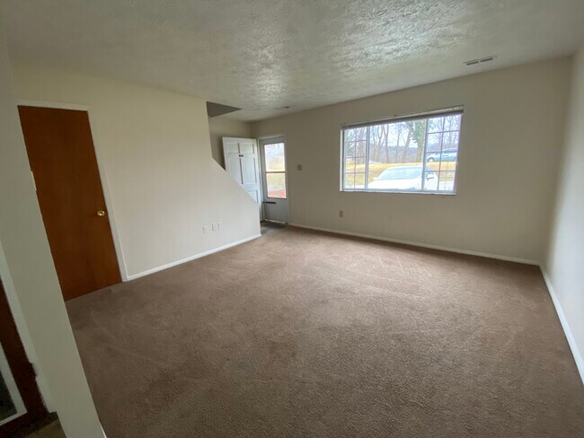 Building Photo - 5037 W Pea Ridge Rd