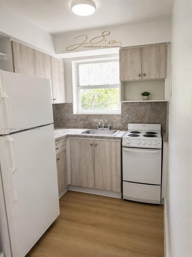 Building Photo - 1465 W 28th St