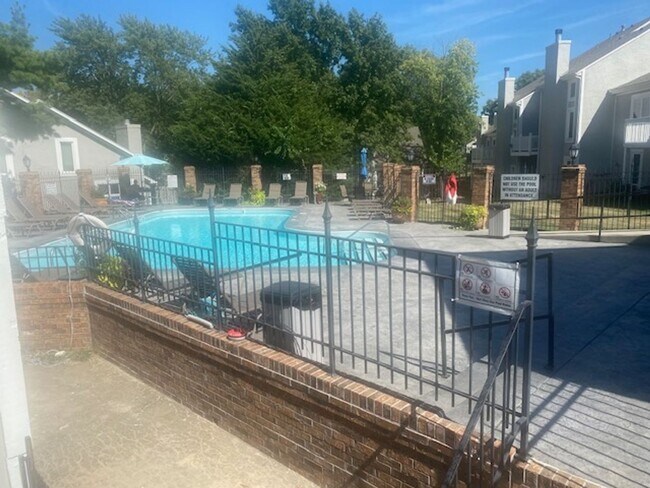 Foto del edificio - Shawnee Condo all redone close to Shops an...
