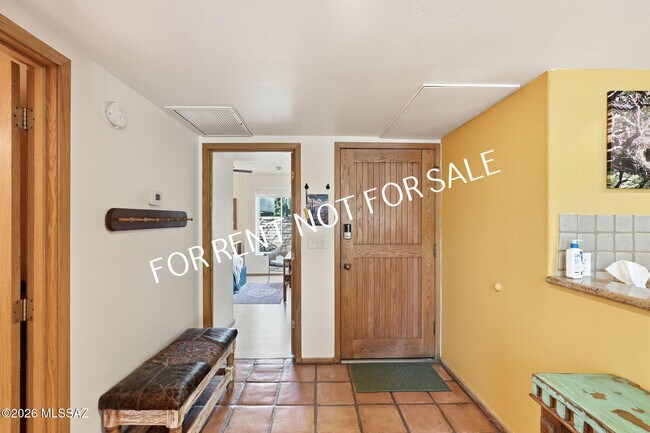 Building Photo - 2824 E Sierra Vista Rd