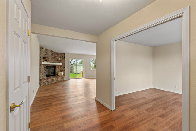 Foto del edificio - 3642 Larkspur Ln