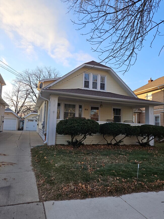 Foto del edificio - 816 Aurora Ave
