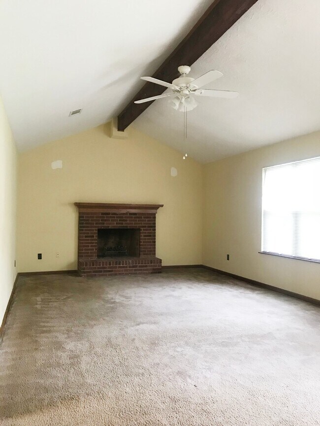 Building Photo - Cute Ranch with Spacious Floor Plan!