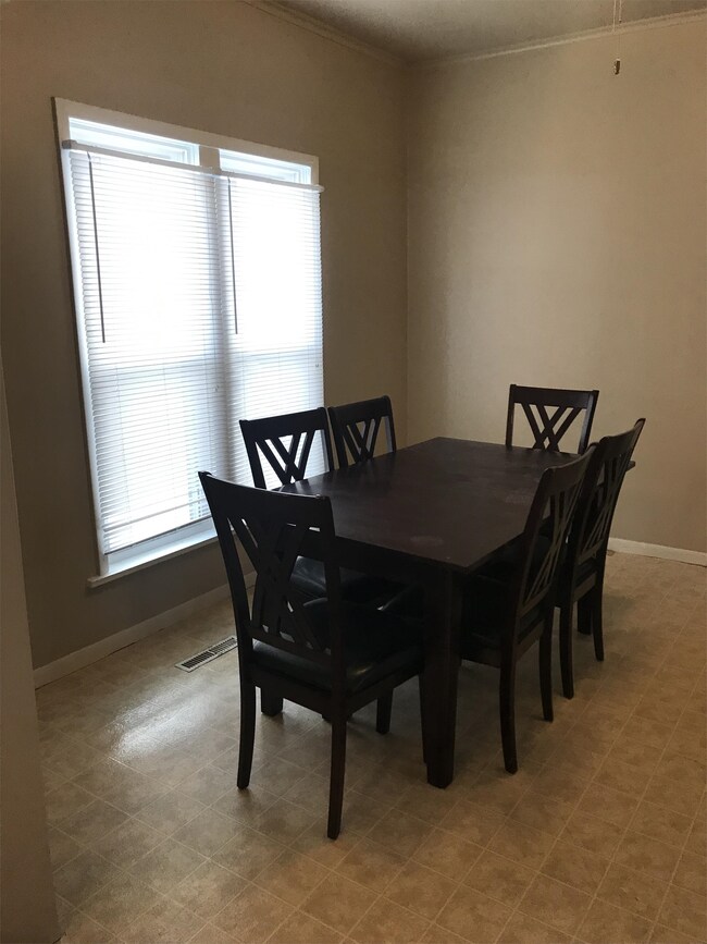 Foto del edificio - 406 W Broadway St