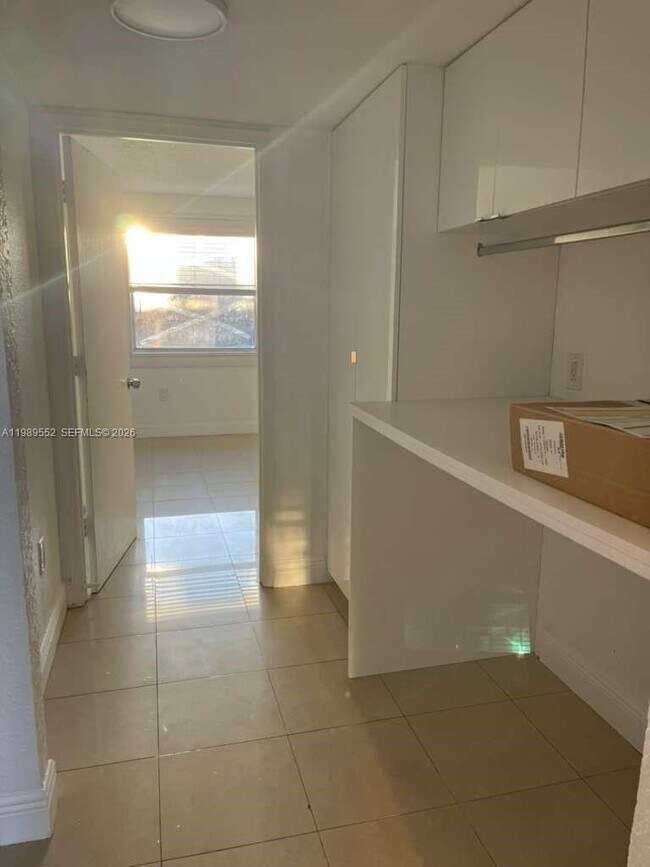 Foto del edificio - 1362 NW 24th Ave