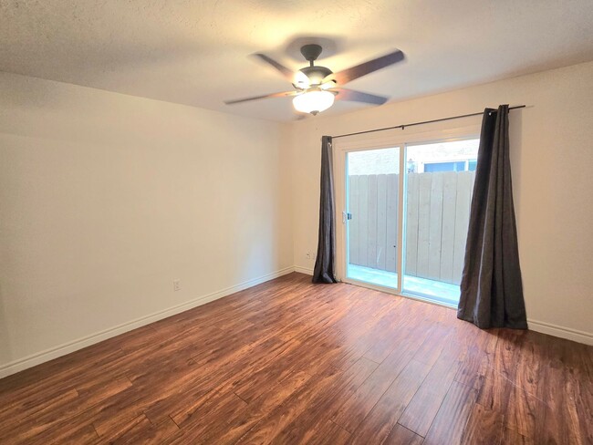 Building Photo - Gorgeous 2 bedroom, 1 bathroom condo in th...