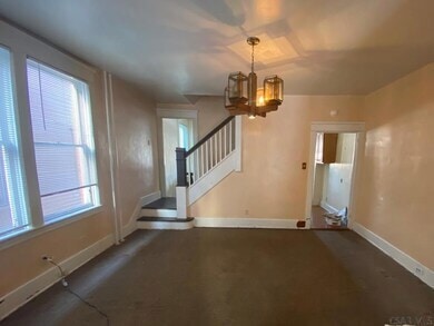 Building Photo - 553 Vickroy Ave