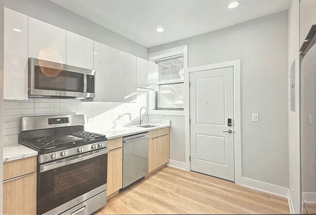 Foto del edificio - 6929 N Lakewood Ave