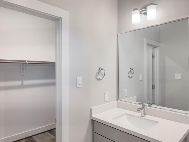 Foto del edificio - 1252 N Post Oak Rd