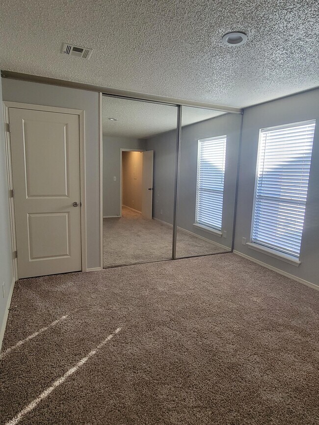 Foto del edificio - 2801 S Juniper Ave