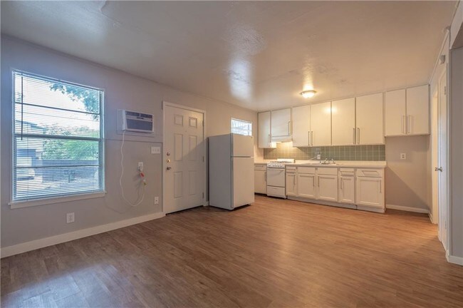 Foto del edificio - 901 Springdale Rd