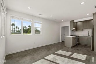 Building Photo - 2664 S La Brea Ave