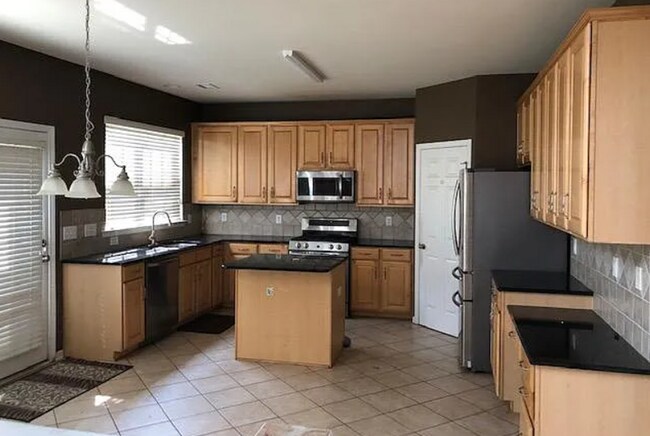 Foto del edificio - Coming Soon! 4 BR/2.5BA | 2,600+sqft Single Family Home | Grand Living Area w/ Fireplace