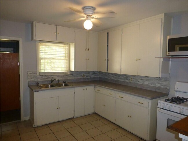 Building Photo - 2107 Maldon Pl