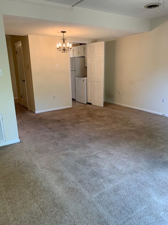 Building Photo - Condo in Roanoke Rapids Located Near Inter...