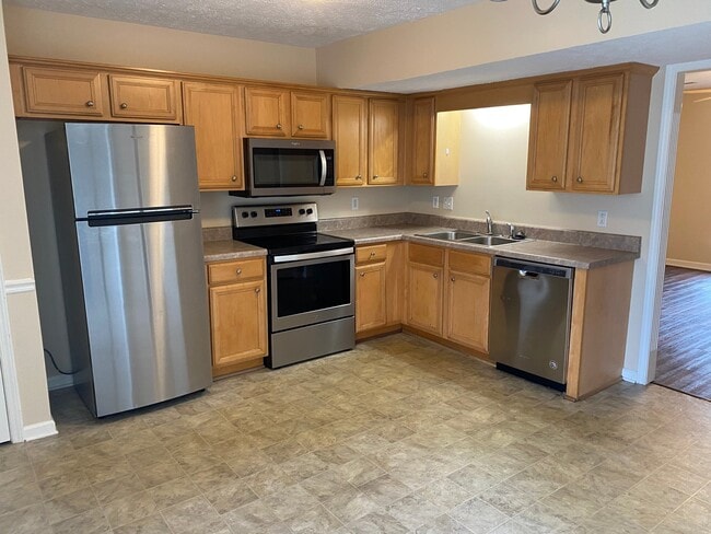 Building Photo - 623 Legacy Dr