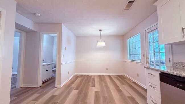 Building Photo - Snellville 2 Bed-2.5 Bath Townhouse, BRAND NEW KITCHEN and Flooring, End Unit