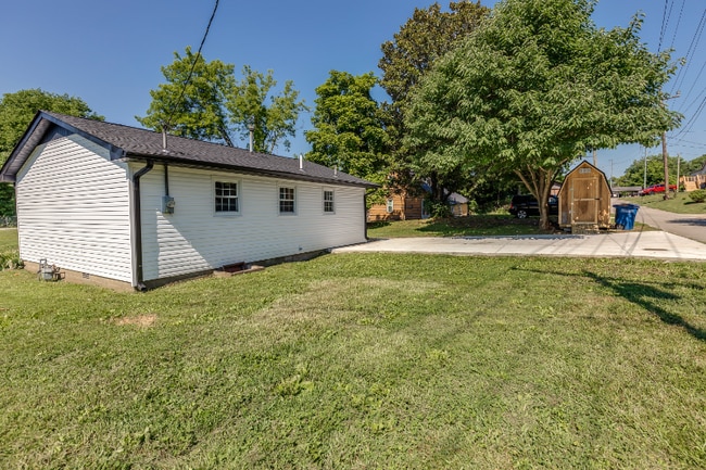 Building Photo - 205 Carpenter St