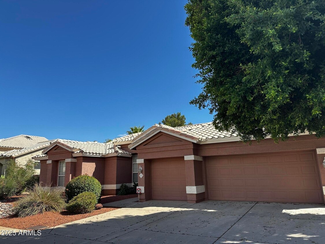 Foto principal - 6273 W Louise Dr