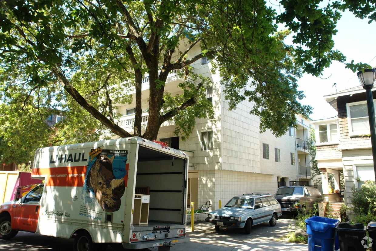 Building Photo - 2442 Piedmont Avenue